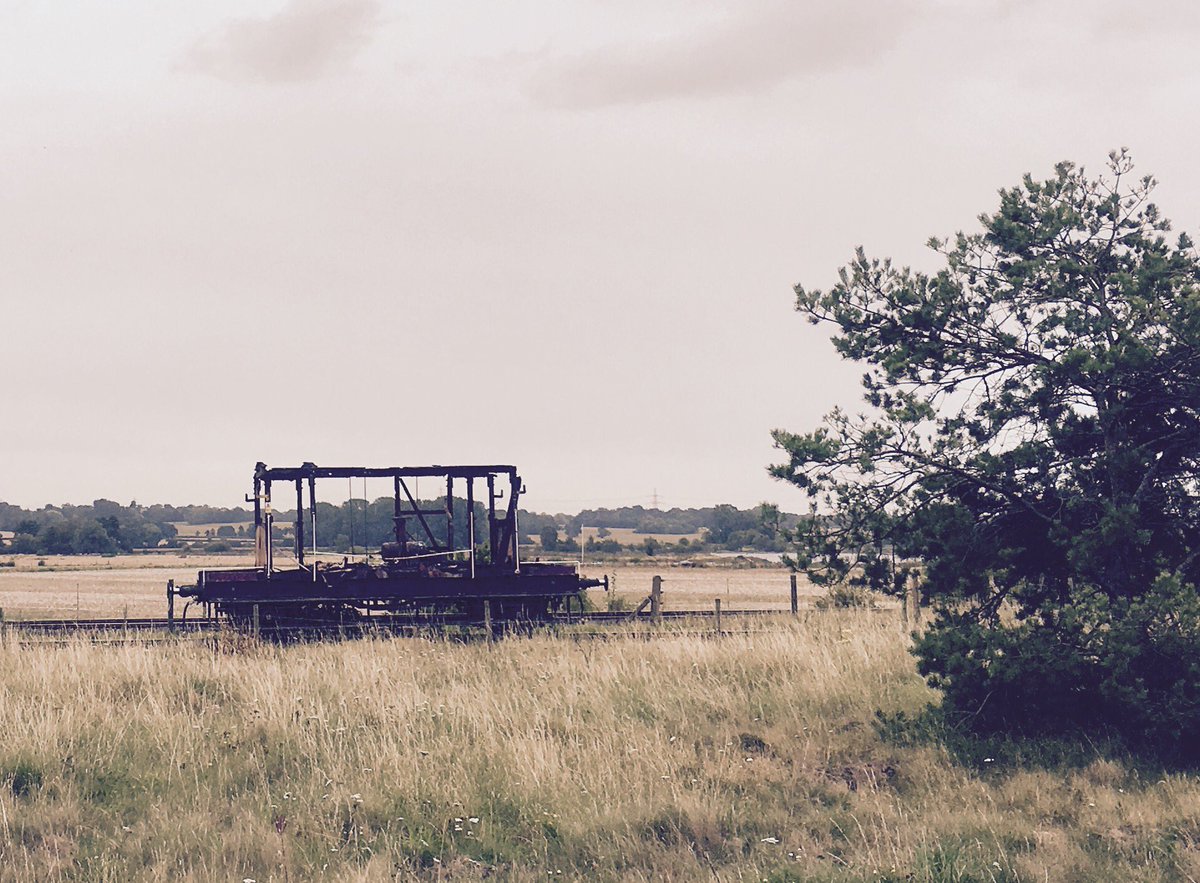 neilwyn's tweet image. Trist gweld brakewagon hen seidins gwaith dur Shotton(a chuddfan i sgaliwags o dro i dro!) wedi ei losgi #borderlandsline #tirnodweditorsio