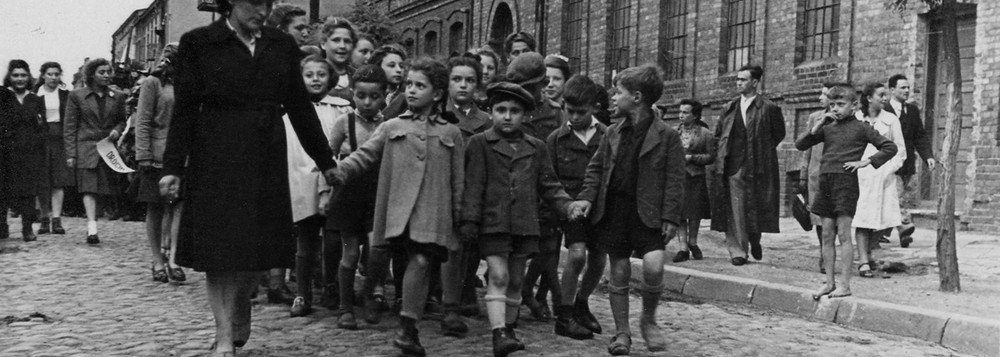 FotosDeFatos's tweet image. Fizemos uma matéria sobre "O Anjo de Varsóvia" Irena Sendler | #BlogFotosDeFatos
Leia aqui ↓→ bit.ly/2fWVUuc