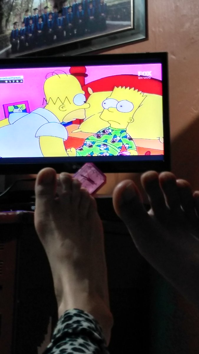 natalykarma's tweet photo. Viendo mi programa favorito y tirando la flojera 😁#feriadosimpson https://t.co/2gOOogJ9h9
