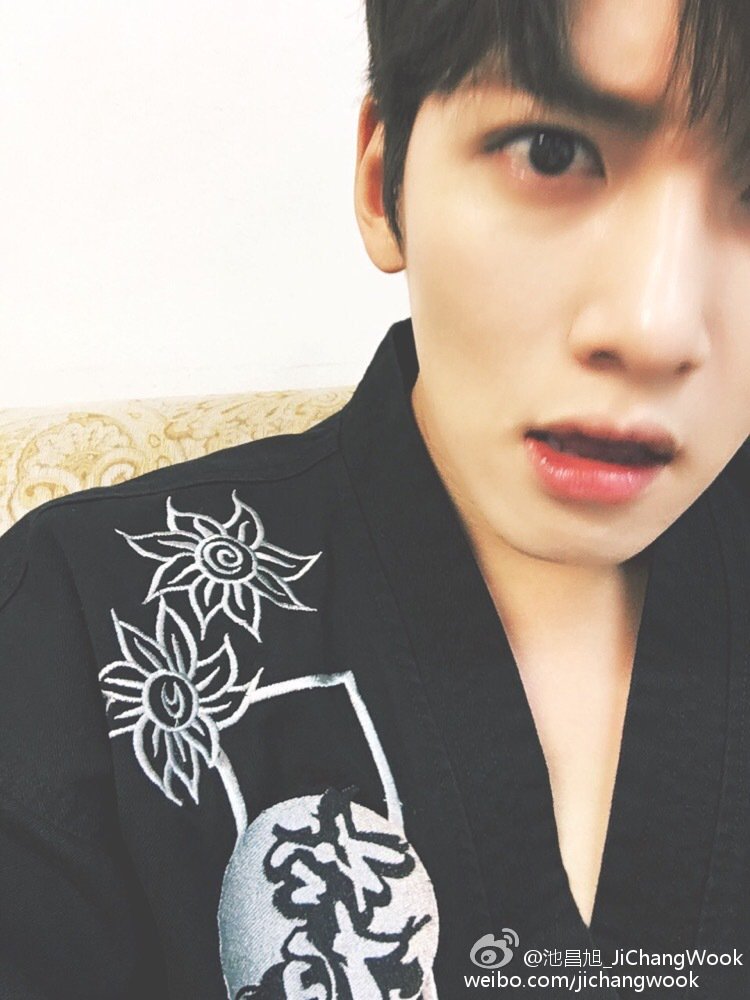 MagicShop1212's tweet photo. Bazi fotolar var,daha bi fazla seviyorum.😍 #D630 #JiChangWook https://t.co/fb0qqp12bP