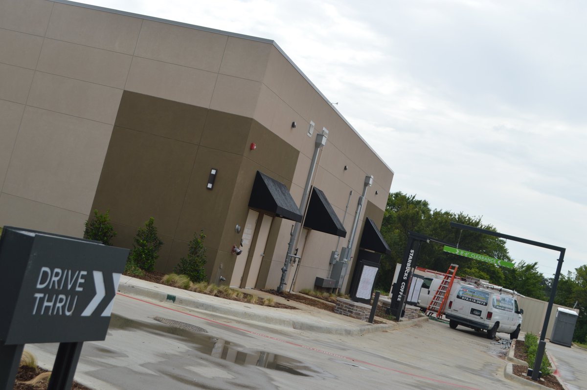 GladeParksTX's tweet photo. Progress continues on a new+spacious
@Starbucks at #GladeParks, w/ a gorgeous patio. Opening date TBA! #funshopdinegladeparks https://t.co/HjIpLTc1Uo
