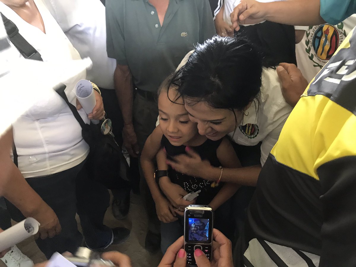 laidygomezf's tweet photo. Gracias mi Rubio por levantarte en la lucha de conquistar la democracia a través  del arma que tenemos: EL VOTO #ElTáchiraSeLevanta https://t.co/5Z4Y2Uge2N