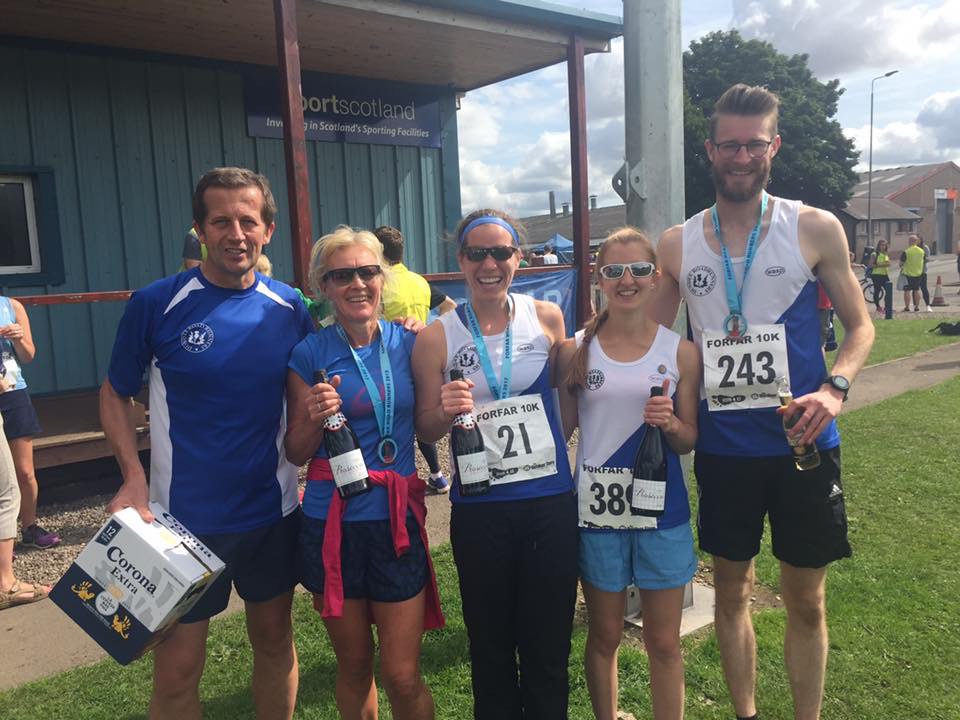 dundeeroadrunnr's tweet photo. @dundeecity @courier_dundee #TeamDRR celebrating at #Forfar10k male and female team prizes, 3rd Female and 1st V50F https://t.co/qflrZxCZPB