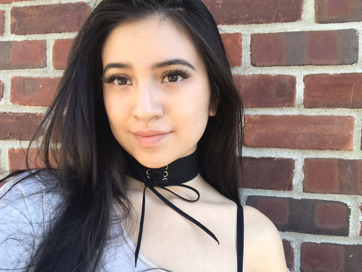 abbyjim00's tweet photo. Proudly half Ecuadorian and half Chinese✨ #HispanicsBreakTheInternetِ #PraiseInTheAsian https://t.co/lChjkS0XZU