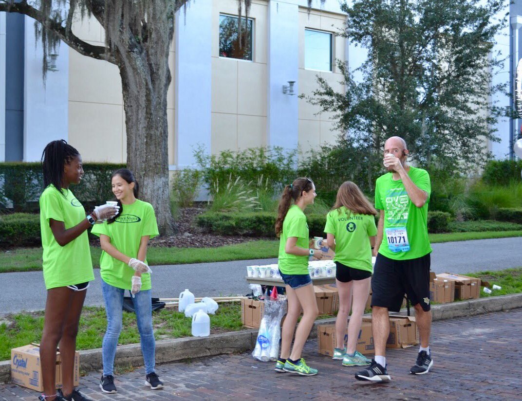 dphsXcTrack's tweet photo. When one of your favorite #dphs teachers stops at the water station your team is working. 
#ocps @trackshack https://t.co/TiPVMvAIeM
