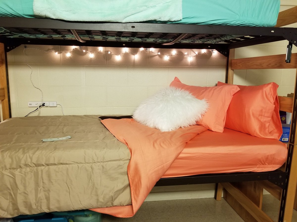 WickedWitchTink's tweet photo. Moved my daughter into her dorm room Friday #Megzy https://t.co/lWXF3GdsBL