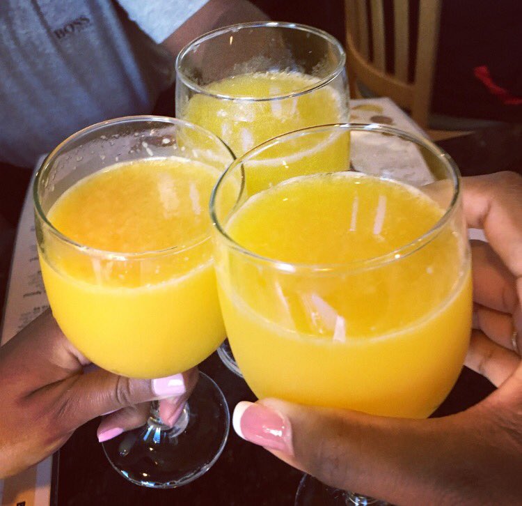 grownupgetaway's tweet photo. Cheers to a grownup breakfast on a sunny #SundayMorning. Every #grownupgetaway should start with #mimosas! #Cheers #AdultOJ #Champagne https://t.co/8rzwePPMzP