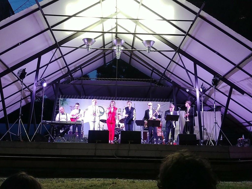 jazzroutine's tweet image. Кто на концерте в аптекарском огороде на #realjamband может в линди?