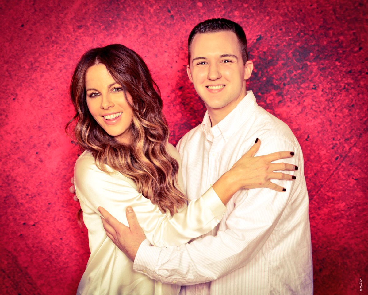 heelSimm's tweet photo. #NewProfilePic with @KateBeckinsale #HollywoodBombshell #Underworld #PearlHarbor https://t.co/yXsKzo43qv