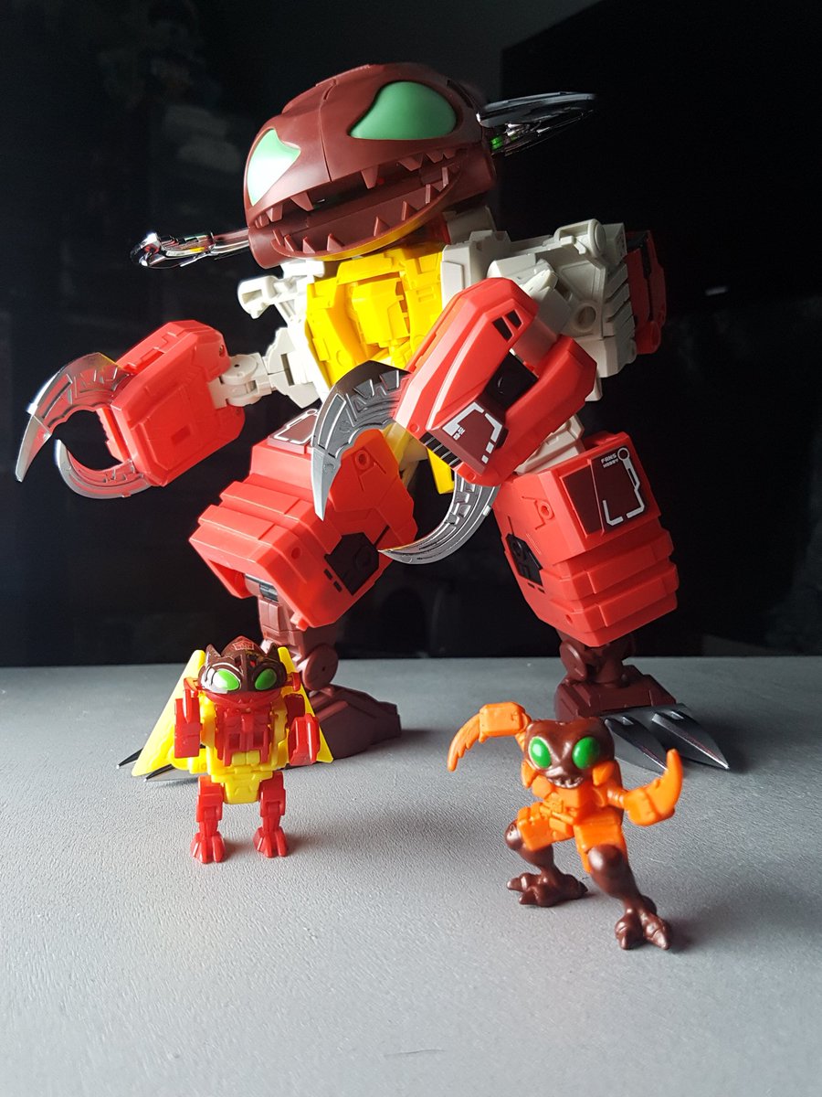 Antronusnexus's tweet photo. Monster mode is a dream, an ugly bulk of a creature but Love it !! wonderfully well balanced @fans_hobby #Megatooth #Repugnus #Transformers https://t.co/ibMhPEOlCL