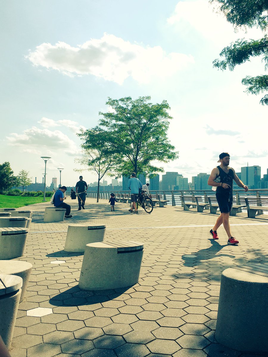 hivepublicspace's tweet photo. #LongIslandCity has a beautiful and #active #waterfront that offers something great for all! #publicspacebuzz https://t.co/a3TlwVpTdE