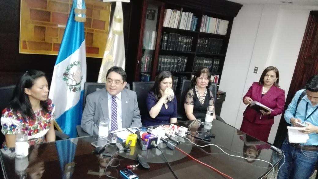 msilva_elP's tweet photo. El nuevo equipo de la PDH resalta por el.importante papel de la.mujer https://t.co/g3L8nyUHK3