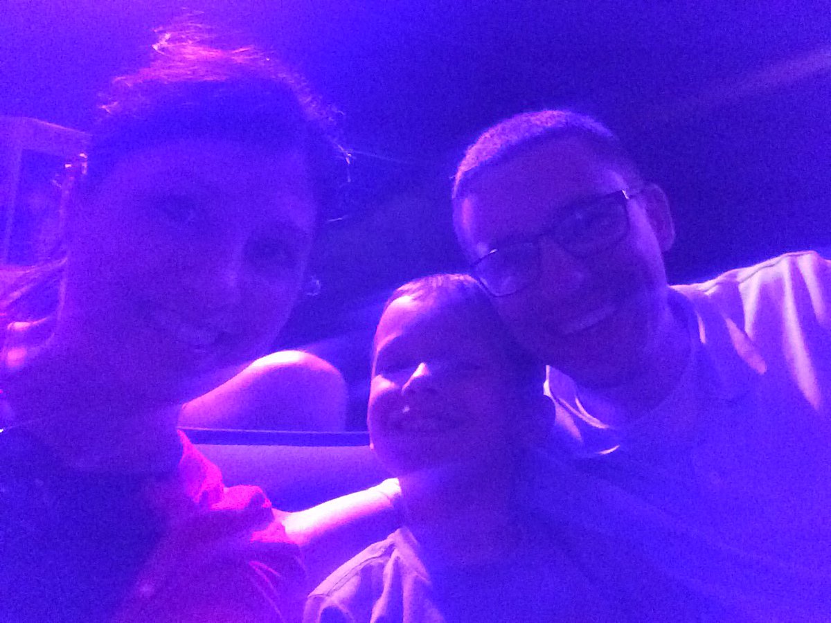 ssaab89's tweet photo. Blue man group says go nuts on twitter. #bostonblueman https://t.co/s49RKlLPUi