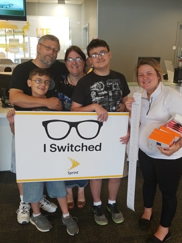 Sprint7803's tweet photo. Switching from Straight Talk to Sprint! What an awesome day! #sprint #iswitched @HoosierCrouch @LangerSprint https://t.co/Cz0AJ3ItCf