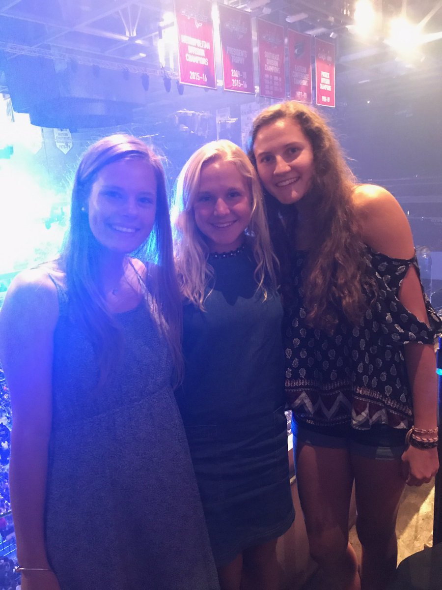 skywern2's tweet photo. what a great night🎤😍 #lilshaw(n)ties https://t.co/wVKyNiHakE