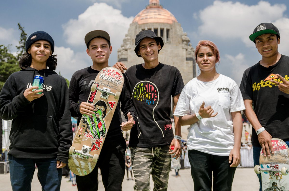RevistaMarvin's tweet photo. ¡La fiesta skater está a tope! ⚠️
Música+clases de skate+amigos
👉🏽https://t.co/DVvdcjCQ5x👈🏽
#NacidosParaRefrescar #MarvinInvasion https://t.co/Dc8cGgY68F