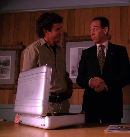 cseryviktoria's tweet photo. my favorite duos #TwinPeaks #firewalkwithme #chesterdesmond #agentsamstanley #gordoncole #albertrosenfeld #agentcooper #sherifftruman https://t.co/SHtG9szizC