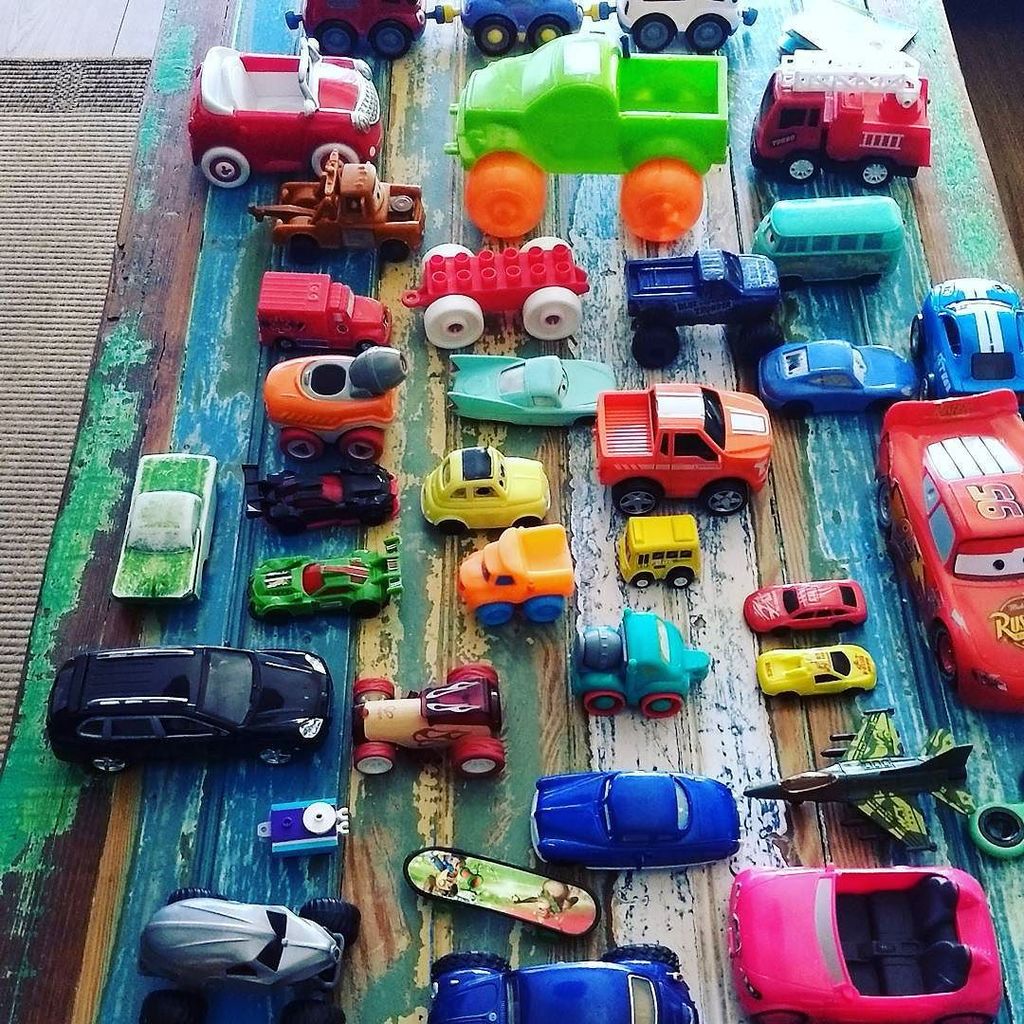 mfperichon's tweet photo. Todo indica que #Salva está atravesando una etapa de fascinación por los fierros. #auto #autito #juguetes #diadeln… https://t.co/k5vNBOGRJo https://t.co/yCWSfYKTLF