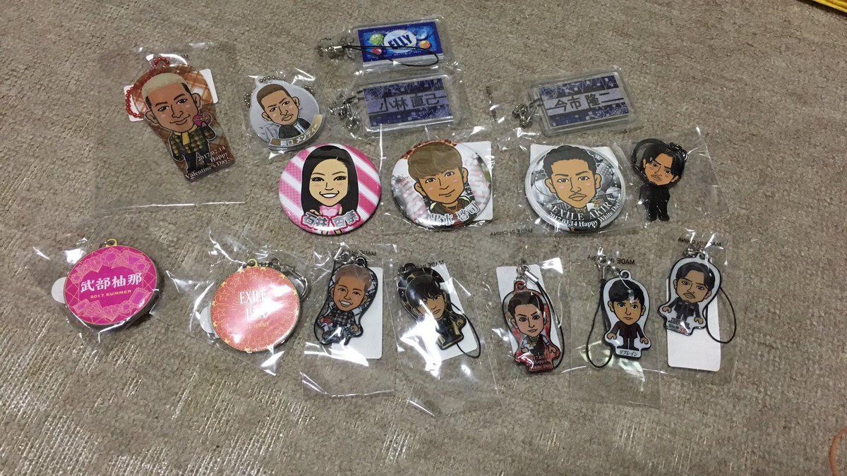 5252Chisato's tweet photo. 拡散希望
写メのもの定価以下でお譲り致しますm(_ _)m
２つ以上買い取ってくれたらオマケでBP銀テワンカット好きなメンバーつけます😂
メルカリ、ゆうちょ対応。

居酒屋えぐざいる  HIGH&amp;LOW ガチャ https://t.co/mAuiPVcVpw