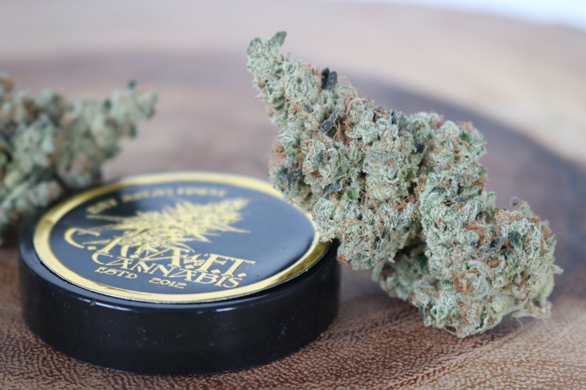 CraftCannabis's tweet photo. #RaspberryCookies smelling sweet, and looking frosty. 🌲💨 #craftcannabis #keepersofthecraft https://t.co/XsZoDoQ0yd