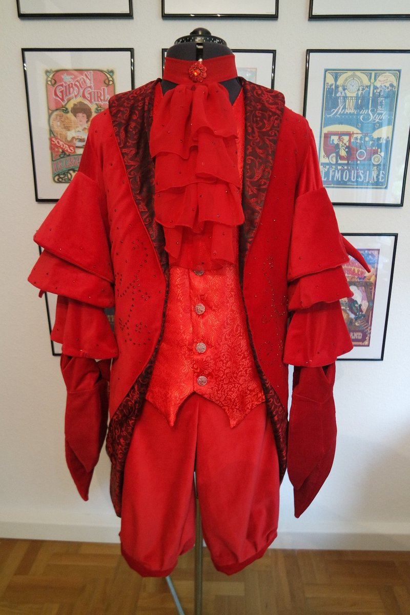 CoutureCostumes's tweet photo. I haven't posted here in a while but I wanted to share my #Sebastian #crab #costume for a #musical #show
#ariel #disney #cosplay #commission https://t.co/5HOEjKBdqZ