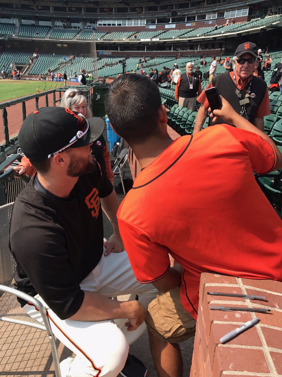 #SFGSelfies and signatures with Strickland and Stratton 📷✍🏼  #SFGiants https://t.co/03FzjLdMki