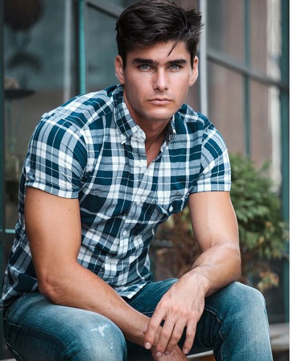 MrPeaksNValleys's tweet image. Some of my fave images of @CharlieM015 with @DTmodelmgmt .   Photographed by Erik Carter.