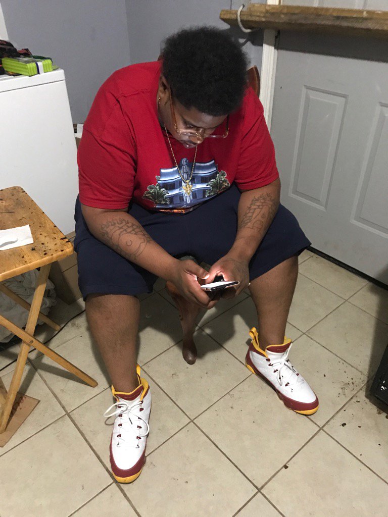 GlassHouseBiggs's tweet image. #capitalizing