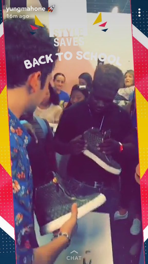 messybch's tweet image. giving away his shoes to ppl who couldnt buy new ones I love stanning the best