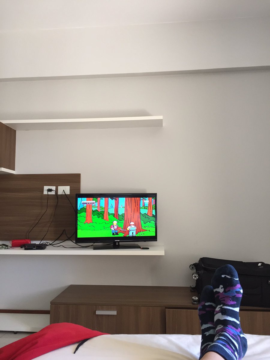 Viendo el  #feriadosimpson desde #asuncion