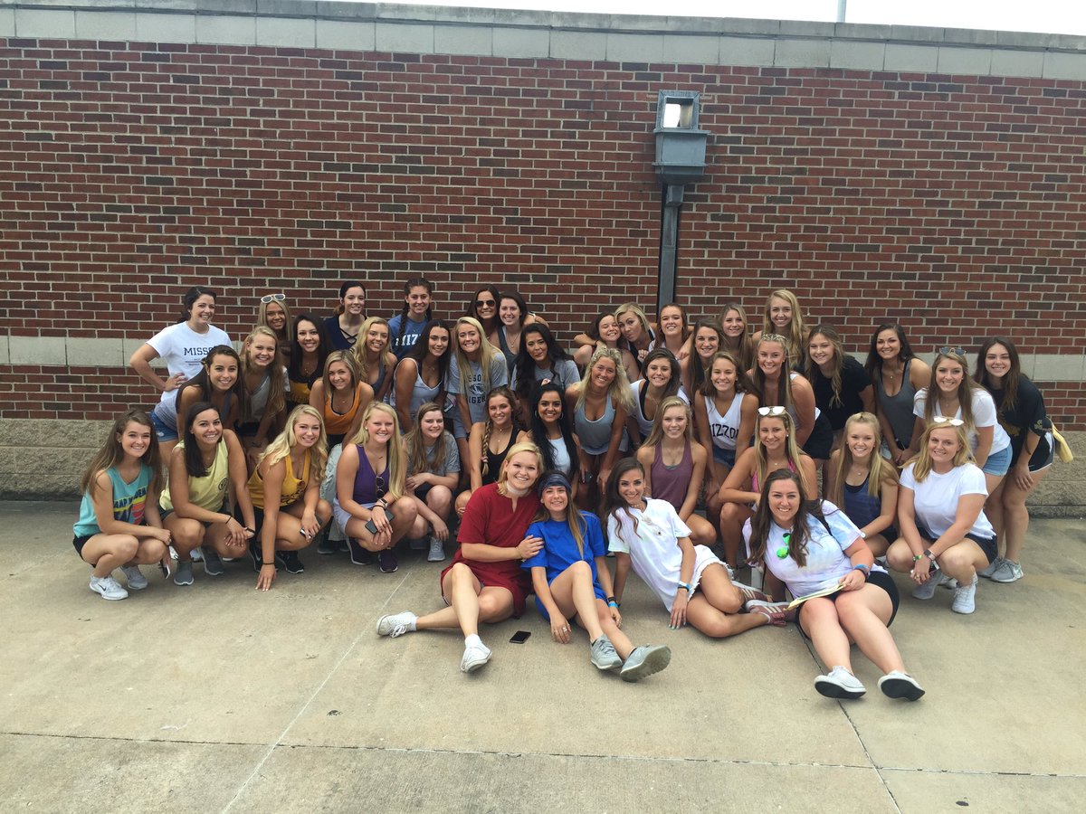 MUfeelin22's tweet photo. Never forget the times we shared. May we feel 22 forever❤️ https://t.co/u18yRHLxAR