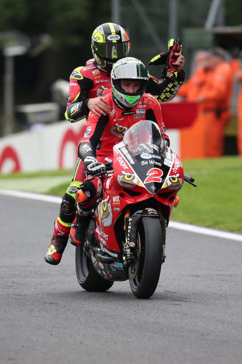 GIrwinRacing's tweet photo. Made fuck all prize money this weekend, but @67Shakey owes me fiver for this. #IrwinTaxis #MatesRate https://t.co/669nJ4vliW