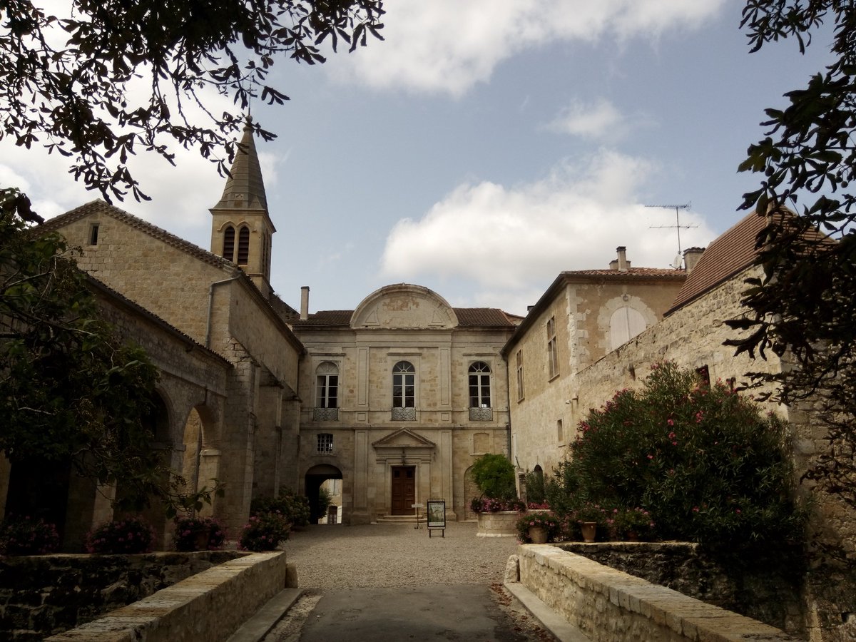 ideescapades's tweet photo. Le #château de #Cassaigne dans le #Gers .
#MagnifiqueFrance #Francemagique #Occitanie https://t.co/aD0tZQrmFz