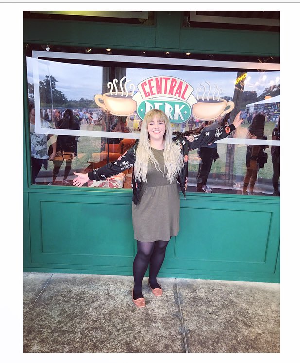 tarabennett13's tweet photo. #FRIENDSFEST ☕️👭🐥🏈⛲️🗽 https://t.co/4lgpOW2hqS