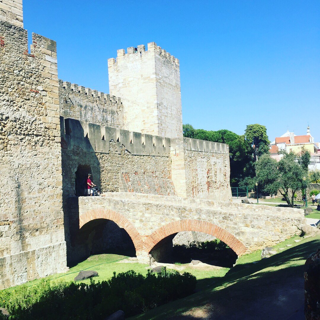 LuisTripicio's tweet photo. #dia1 #lisboa #portugal #elevadorSanJusta #castilloSanJorge #plazaDeComercio https://t.co/ZNh0uBplhZ