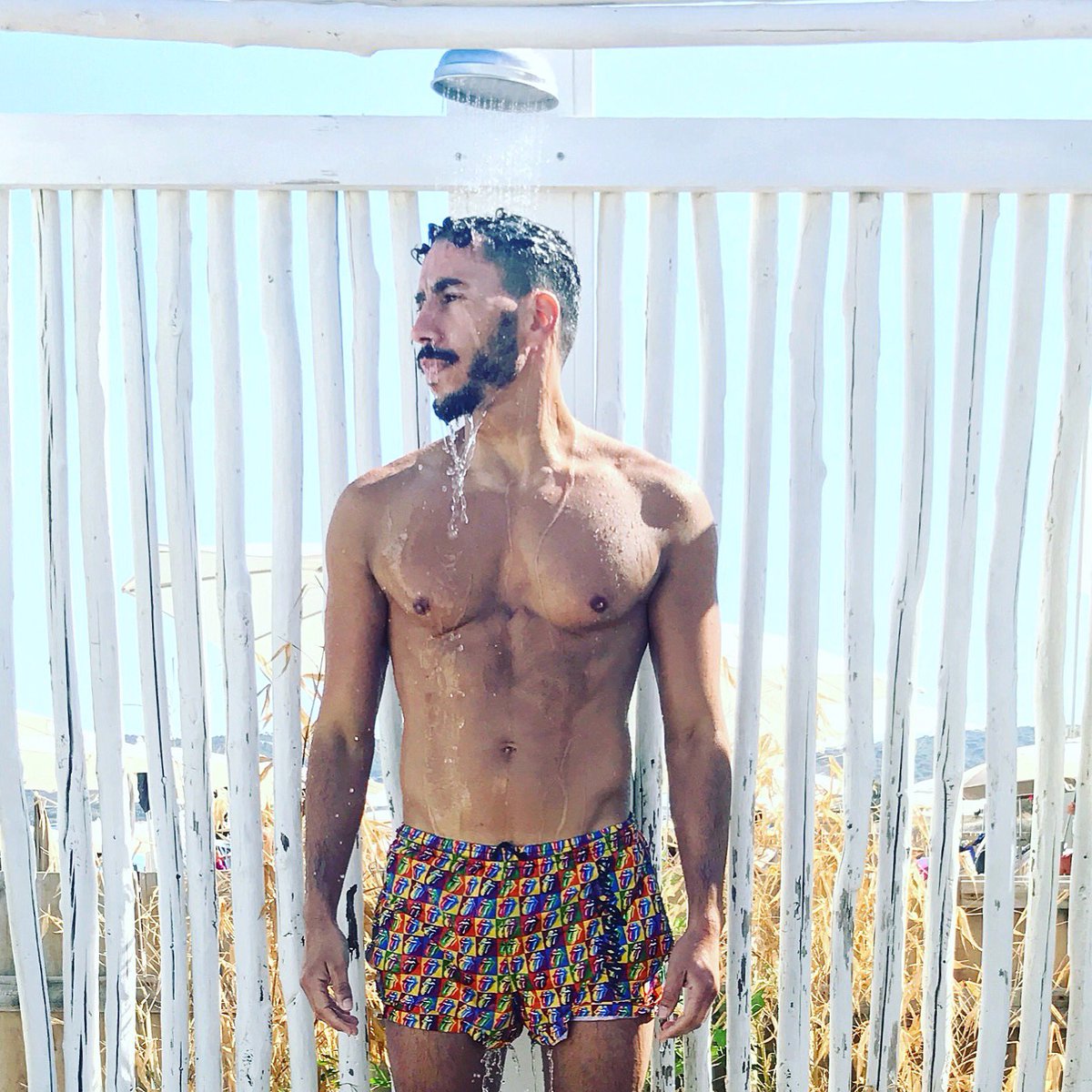 Shower!!! #StTropez ☀️😜