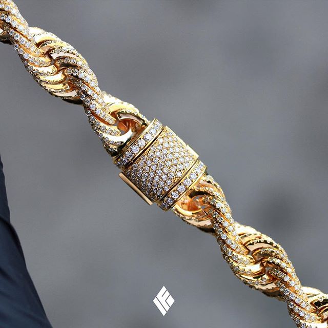 ifandco's tweet photo. Solid 14K Yellow Gold 10mm Rope Chain Fully Iced Out With White Diamonds. Custom made to order 💎 #RopeChain #CustomJ... https://t.co/JqBru4NOnR