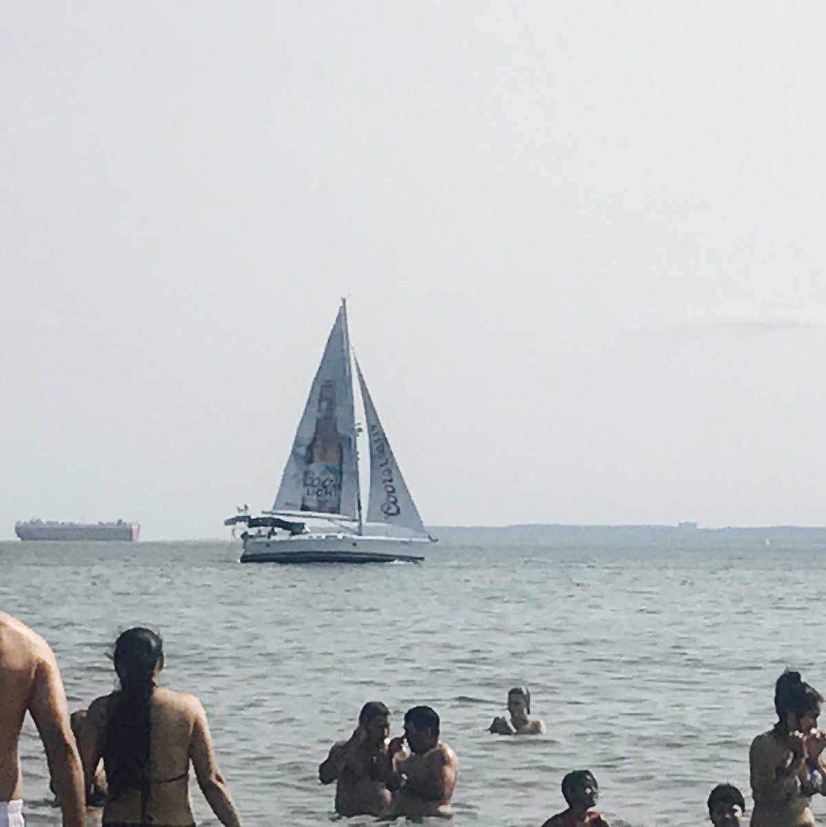 Curvy_Kay's tweet photo. Hey @CoorsLight why isn't there a party happening on this boat?? #makeitlookawesome #inviteme https://t.co/GICkNvJmlp