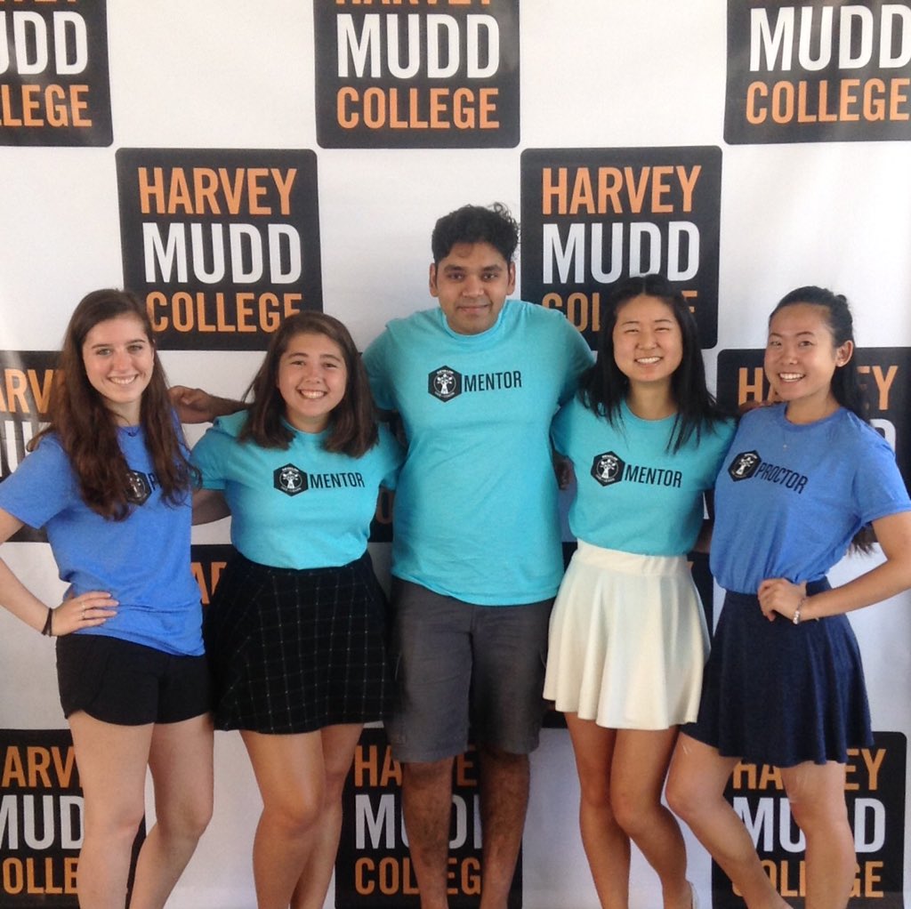 MuddResLife's tweet photo. #Sontag Res Life Team! #proctors #mentors #muddreslife #campuslife #studentleaders #studentaffairs #harveymudd https://t.co/3lGWkkC0Ms