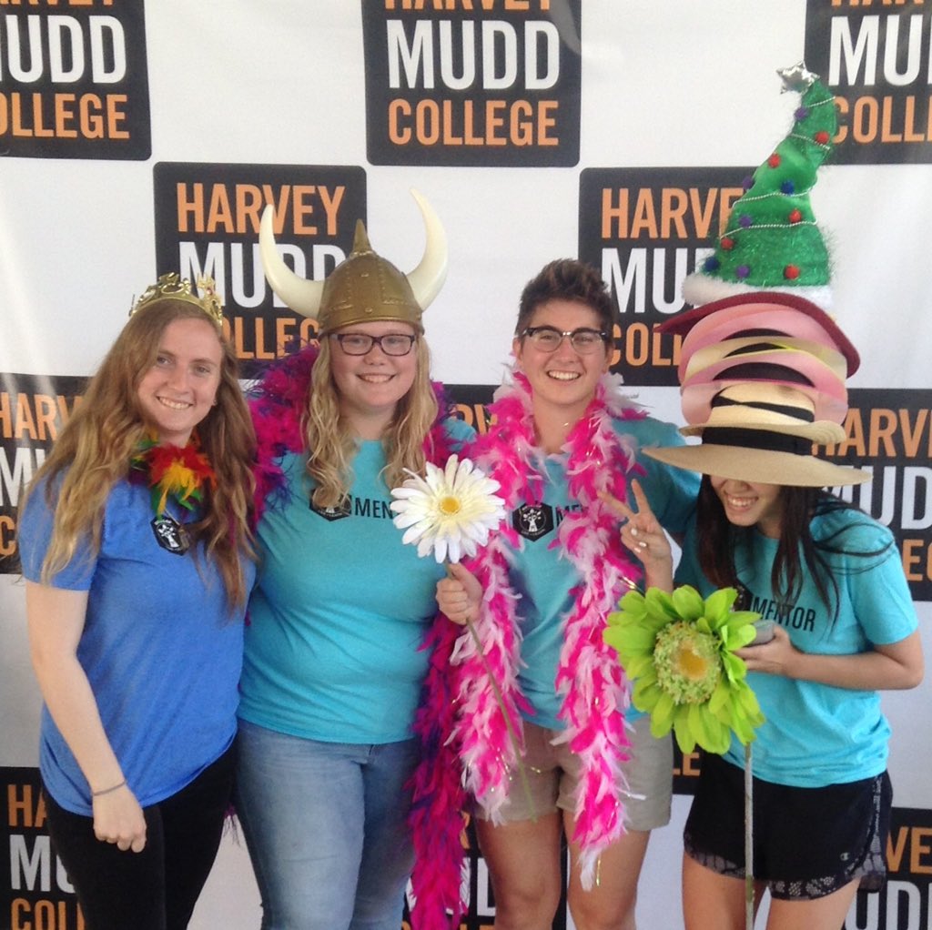 MuddResLife's tweet photo. #East Res Life Team! #proctors #mentors #muddreslife #campuslife #studentleaders #studentaffairs #harveymudd https://t.co/FM89MAN95G