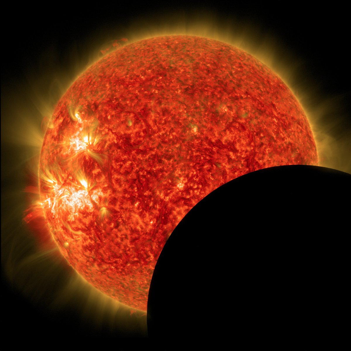 CompsForChange's tweet photo. :::
A #celestial event across the US: 
a total #Eclipse2017 
https://t.co/cav9BI2hEN 
.
.
.

#computersforchange #BTV #changeisgood https://t.co/yOmjuYQvfa