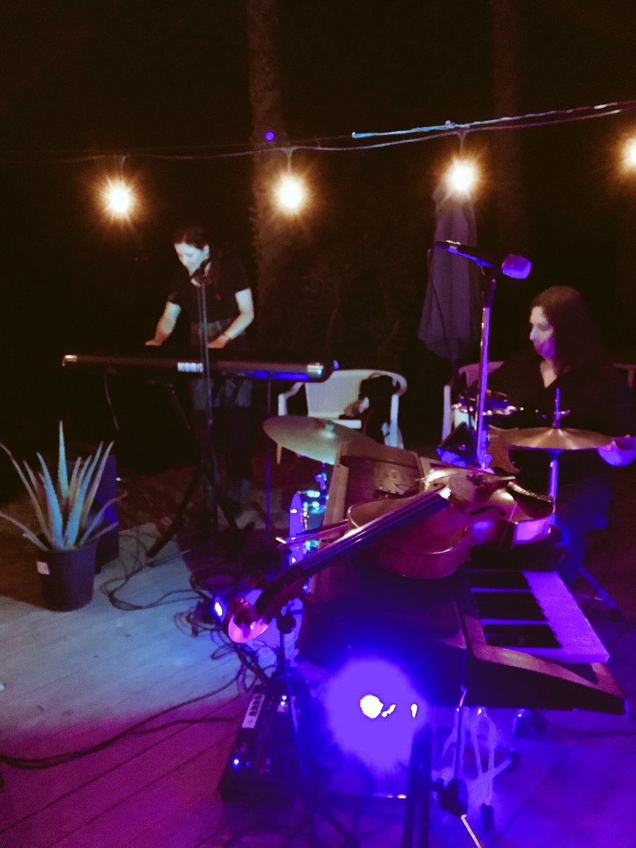 ecostrings's tweet photo. Last night @Surfrider's Farm to Table Dinner! @MarinaQutab playing with her band The Altruists in the name of #EcoMusic &amp; #ClimateAction! https://t.co/DwEu0lqoZK