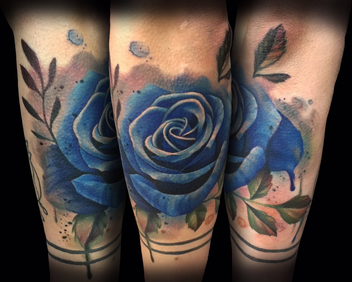 PinzNeedlezMD's tweet photo. #beautiful #blue #rose done by @Allisintattoos #tattoos #tattooartist https://t.co/dEIqcI6PU5