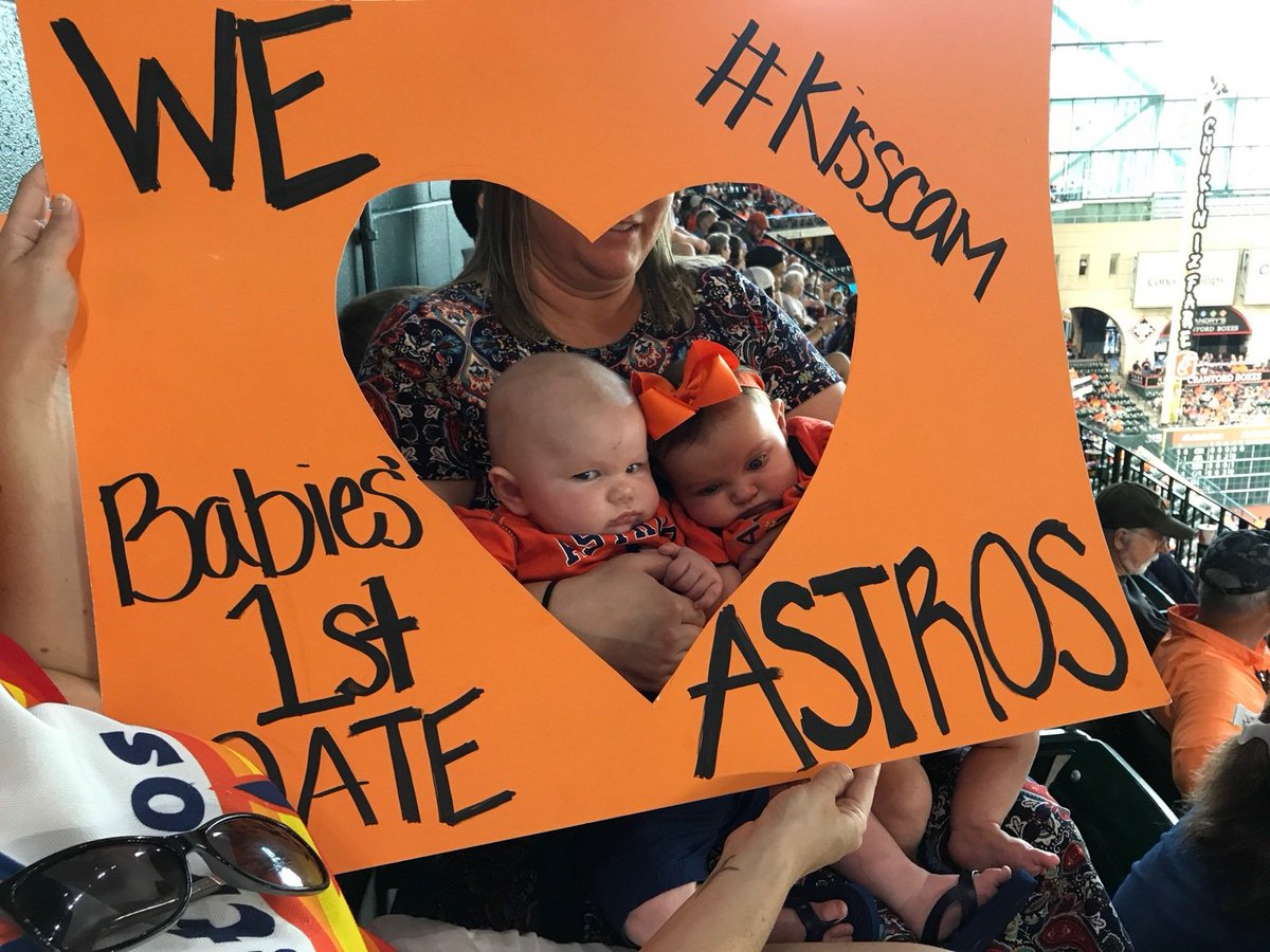 debisnaks's tweet photo. #Astros #kisscam #section311 #aceacebaby https://t.co/Y0cy8QEBps
