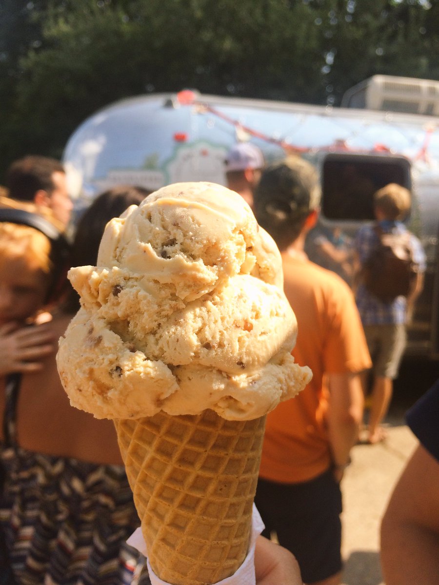 riverfestelora's tweet photo. Stay cool in this heat with some sweet sweet dulce-de-LICIOUS treats from @bluewatercream! #RFE17 #riverfeast #riverfesteloraisforeaters https://t.co/6SQqfM3pHh