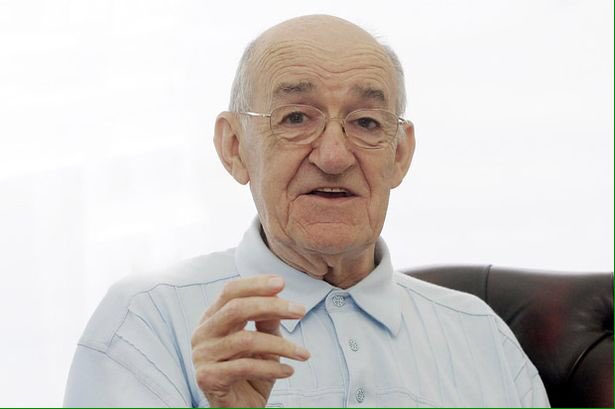A Happy Birthday to Jim Bowen comedian and Bullseye host, 80 years young today. Can\t beat a bit of Jim. 