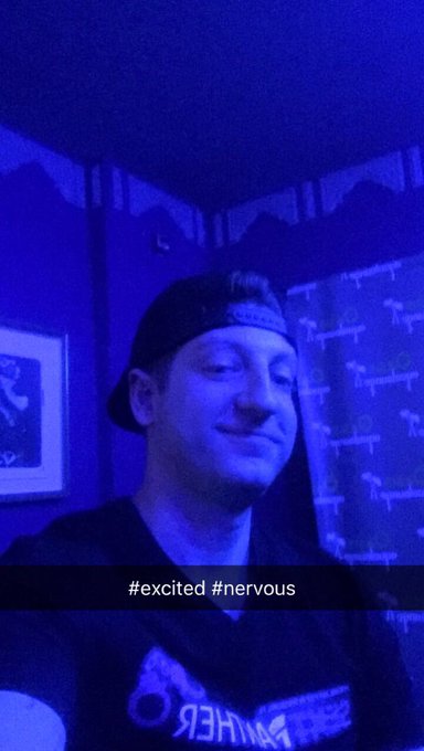 Watch Dave Dixon's leaked NSFW photo on TwXstars