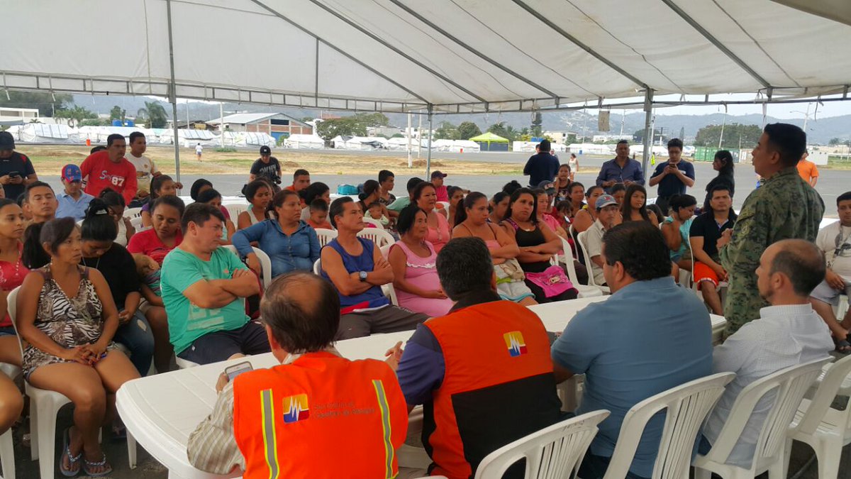GoberManabi's tweet photo. Autoridades socializan a familias plan de cierre del alojamiento temporal exaeropuerto  #Portoviejo. @diazfabr @Riesgopata @Riesgos_Ec #FFAA https://t.co/Ehg1pBXZA3