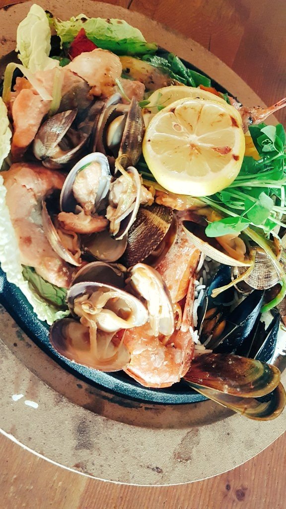 rangefish's tweet photo. Spanish Paella #SundaySupper w/tapas to start. Fresh seafood+shellfish on savory saffron rice+veggies #yycfood #yycnow #todayinyyc #yyceats https://t.co/E1mjJBjUp3