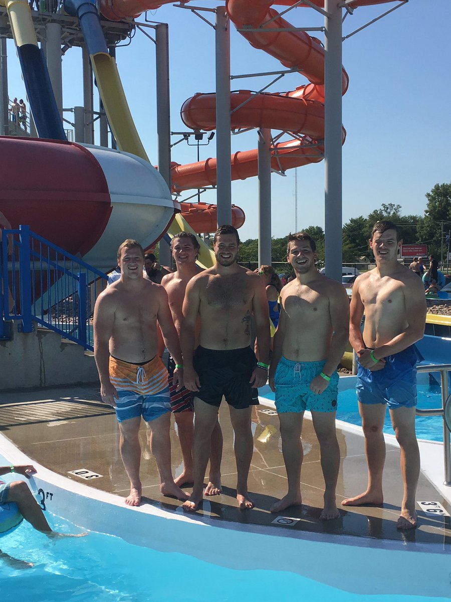BVUFootball's tweet photo. Fellas earned an afternoon of fun and team bonding! #kingspointe #buildthedam https://t.co/VVlgfblJAs